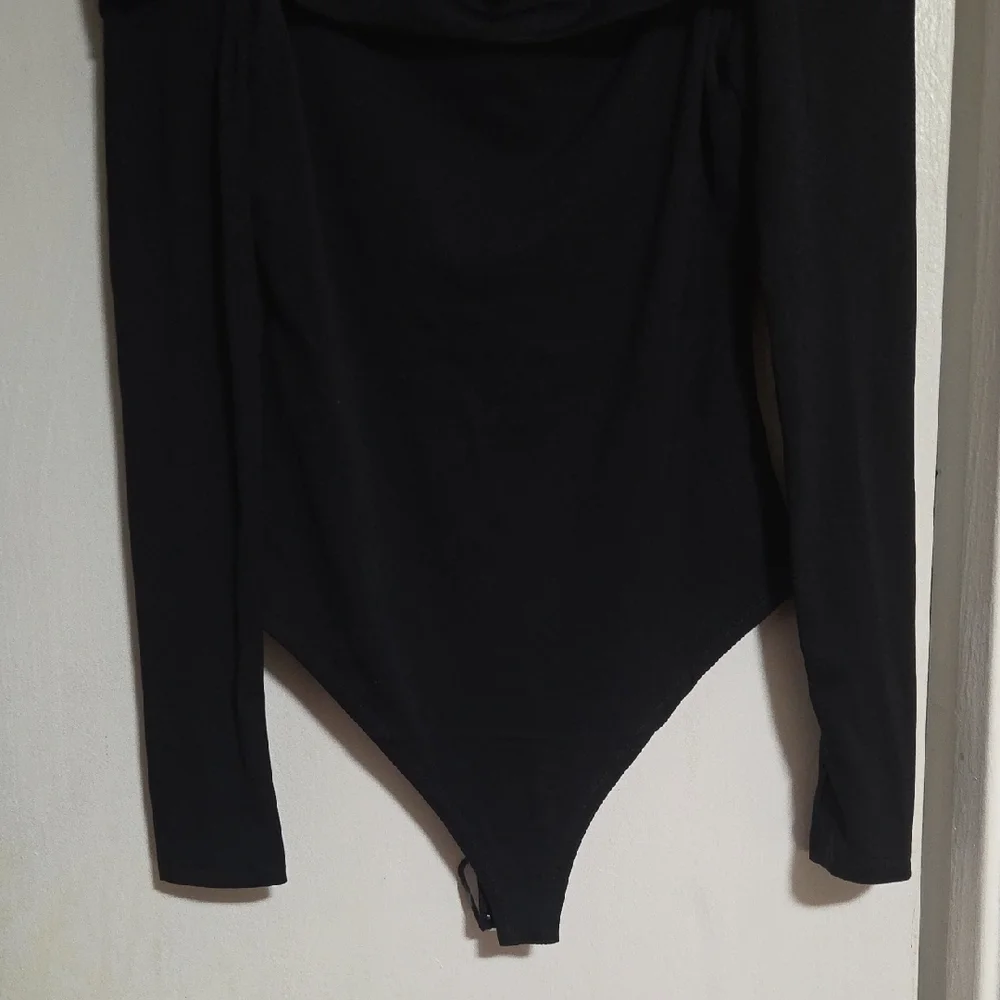 Alice + Olivia Classic Black Garment - Picture 10 of 13